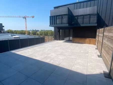 appartement t2 neuf avec terrasse exceptionnelle – loué meublé (ameublement en cours)