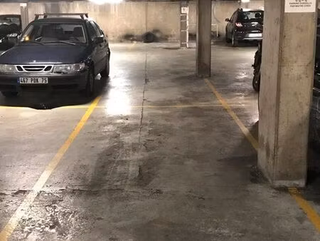parking sécurisé à louer - paris 15e - rue de lourmel - 18 m²