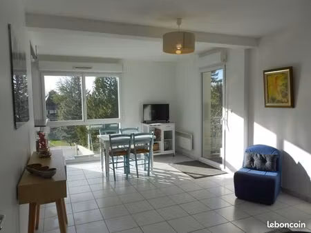 appartement 3 pièces au centre d'avoine dans résidence de standing avec balcon et stationn