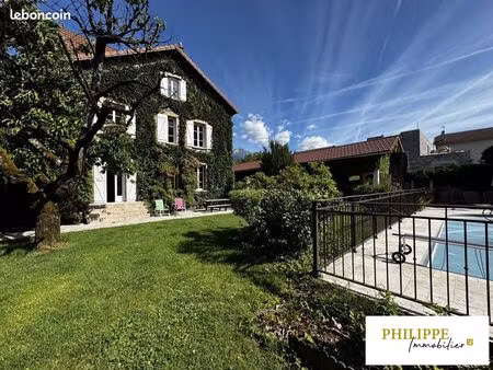 maison 8 pièces 204 m²