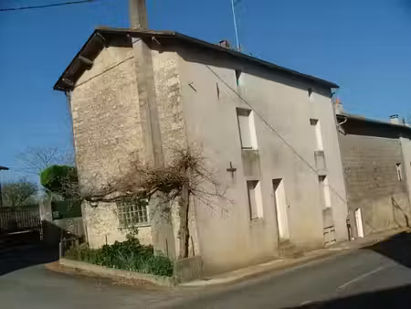 location maison 5 pièces 85 m² à condac (16700)  745 €