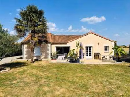 vente maison piscine à thuré (86540) : à vendre piscine / 123m² thuré