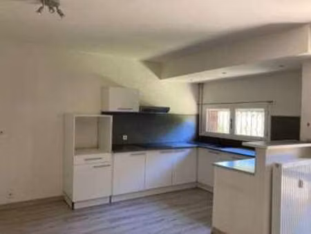 location appartement 2 pièces à nîmes (30000) : à louer 2 pièces / 47m² nîmes