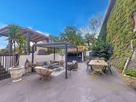 maison de charme de 300 m2 avec 2867 m2 de jardin avec piscine