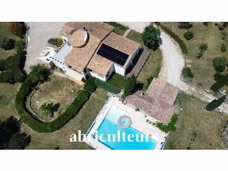 lambesc (13410) - propriété de 308 m² habitables — 8 pièces — 1 hectare clos