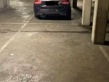 parking 28 m² paris