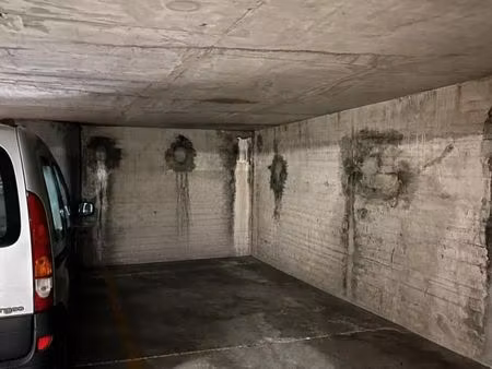 parking 14 m² paris