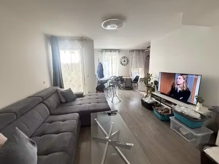 f2 de 49 m² à 2 pas du t2 à bezons
