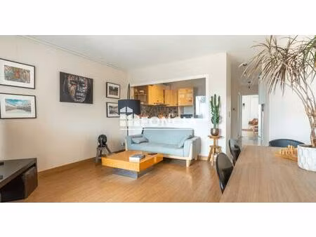 quartier toutes joies beaux volumes avec grande terrasse au calme pour ce t2 avec cave et 