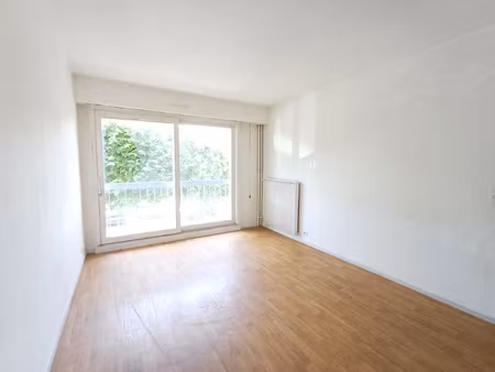 poissy centre-ville / mairie 2 pièces de 36 77 m2 avec c