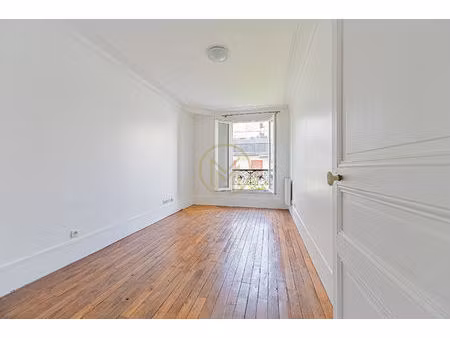 à deux pas du bois de vincennes  un deux-pièces de 44m² au coeur de saint-mandé