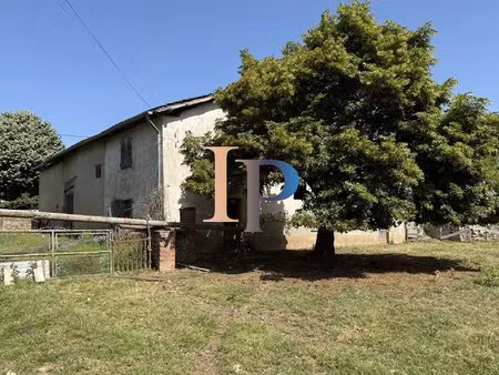 ancien cuvage avec son habitation a renover