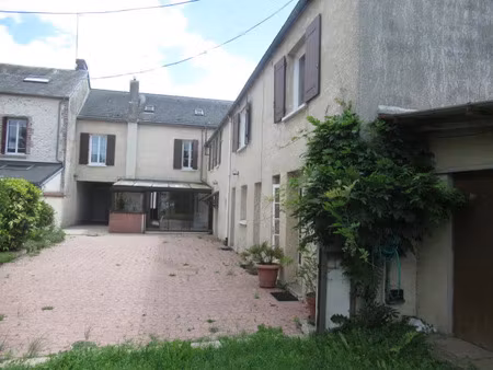 belle maison bourgeoise avec ses dépendances au centre d'ezy sur eure