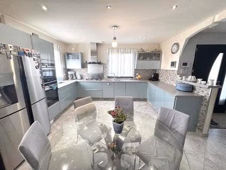 maison individuelle de 9 pièces