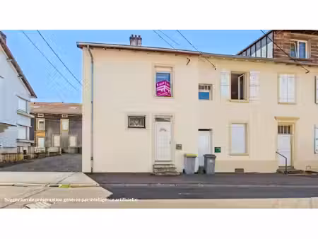 a vendre grande maison f 5 à vendre. beaux volumes  2 garages  buanderie  cave et grenier.