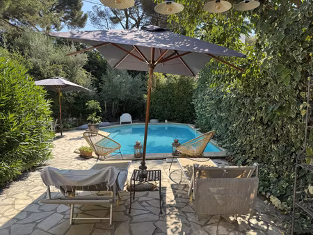 maison avec pisicne