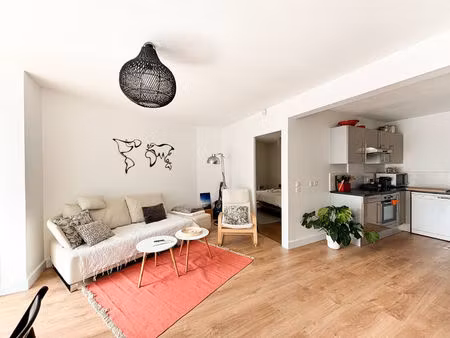 charmant t3 avec balcon - bordeaux chartrons