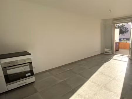 t2 avec balcon et garage à bormes les mimosas