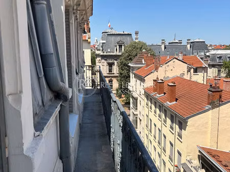 f4 rue de la part-dieu