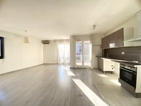 t3 de 65m2 avec terrasse - secteur baille / timone