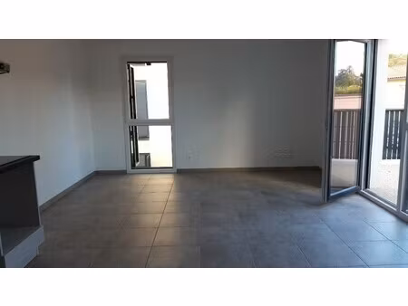 t3 avec balcon et parking à meyzieu