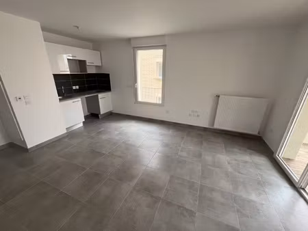 à louer charmant t2 - quartier malpère - balcon et parking