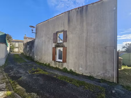 maison de 45 m2 avec extérieur à tonnay-boutonne
