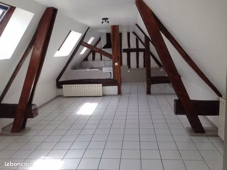f2 mansardé à bennecourt 78270 44m2 habitables 62m2 au sol 680 hc