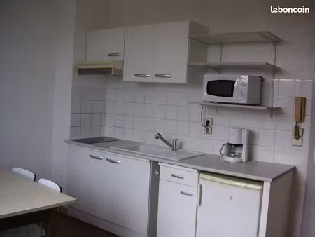 loue petit appartement meublé 32m²