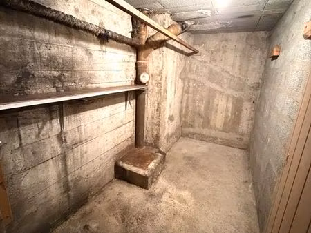 cave de 5 28 m² – centre de divonne-les-bains