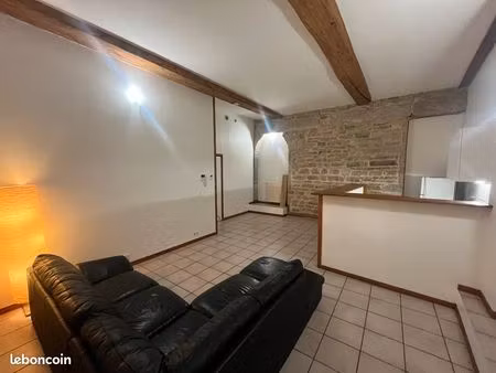 lyon 1er – t3 de charme 65 m² – cachet ancien & vaste séjour