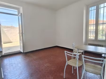 à louer – t3 de 51.49 m² avec terrasse de 35m² – secteur place tarquin  marseille 15e