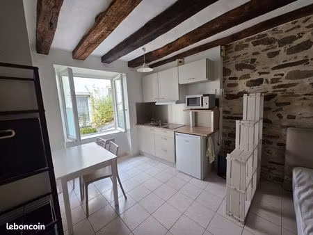 location studio meublé