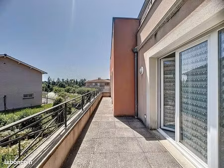 appartement t3 avec terrasse de 19m2