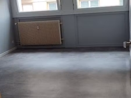 loue f1 2 mn de l’iut de moselle-est  6 mn de l’ifs  2 mn de l'iut