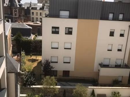 appartement face à la gare