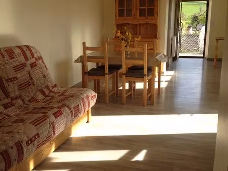 grand appartement 2 p. rdc dans maison au calme