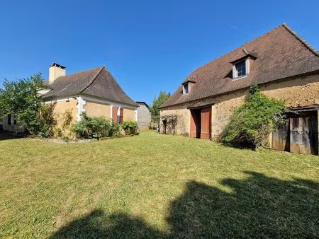 ancien corps de ferme perigordin à rénover avec 2 ha 67 en jardin et prairie.