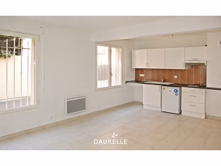 a vendre à châteaurenard  spécial investisseur  t2 avec park