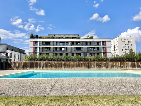 appartement t4 de 93 m2 + balcon dans residence de standing