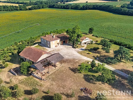 a vendre propriété de plus de 2 hectares avec trois maisons d'habitation en pierre et dépe