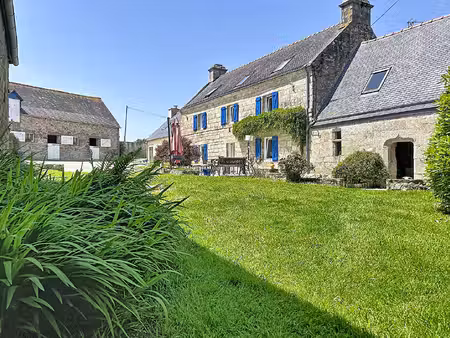 maison guengat  5 chambres  dépendances  idéal pour chevaux  à mi chemin entre quimper et 