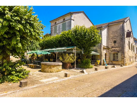 sous les tilleuls de bourdeilles  une adresse d'exception au