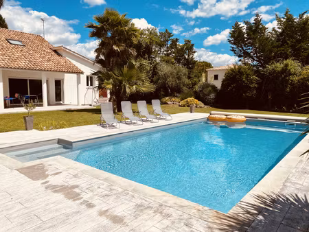sussargues villa de 168m2 avec piscine chauffée et pool ho