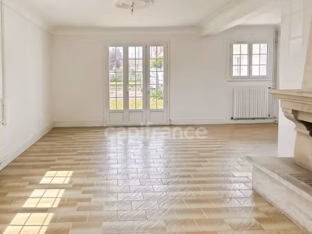 ideal investisseur immeuble avec local commercial à vendre savigne l'eveque (72)