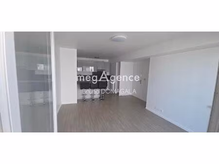 appartement t3 avec balcon et 2 places de stationnement