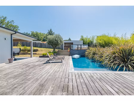 villa contemporaine avec sa piscine  à 15 minutes de bordeaux ? bouliac
