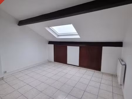 appartement 2 pièces sous combles avec cave et parking - qu