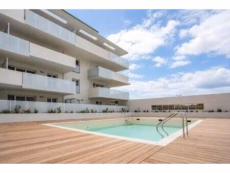 t2 avec balcon et parking au lavandou