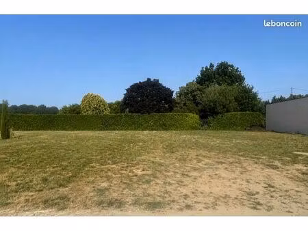 terrain viabilisé 776 m² – saubens